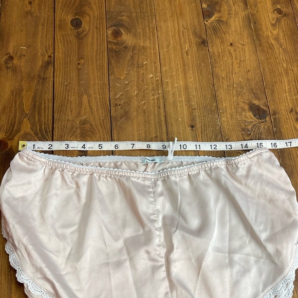 Urban Outfitters kimchi Blue satin pajama shorts size medium - Picture 7 of 7